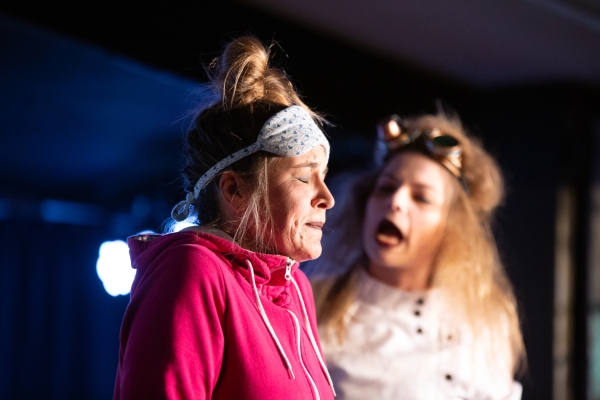 hirn-show215FB2338E-F9AE-C056-A528-8D86DBFEA3F7.jpg