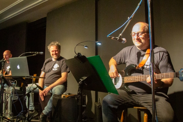 mitsing-konzert294499AA5-23FA-521B-2F5A-C8551C3DEF6A.jpg